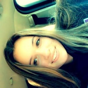 Meet your Posher, Cassandra